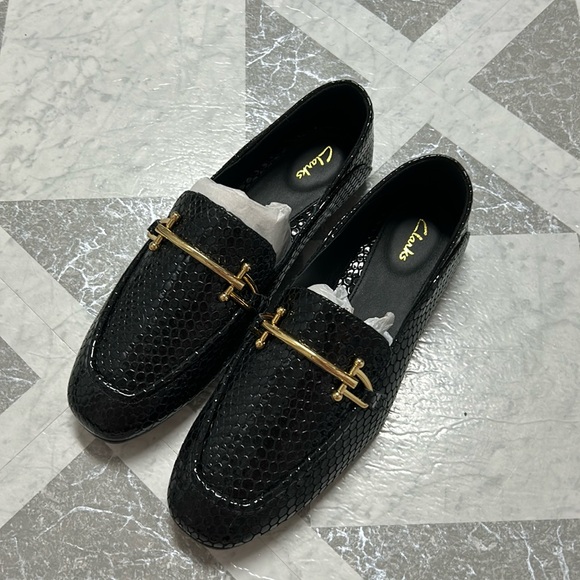 Clarks Black Patent Croc Embossed Loafers with Gold Detail - Picture 1 of 5
